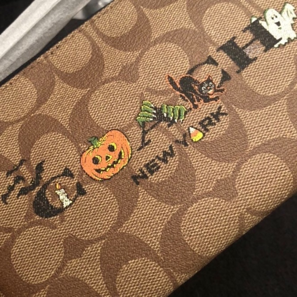 Coach Large Corner Zip Wristlet With Halloween - Picture 6 of 8